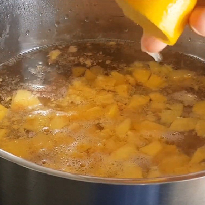Step 2 Cook peaches with water Peach juice cooking