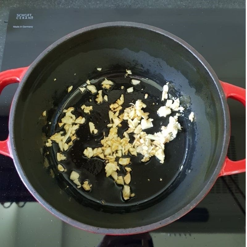 Step 3 Cooking goat meat in fermented rice