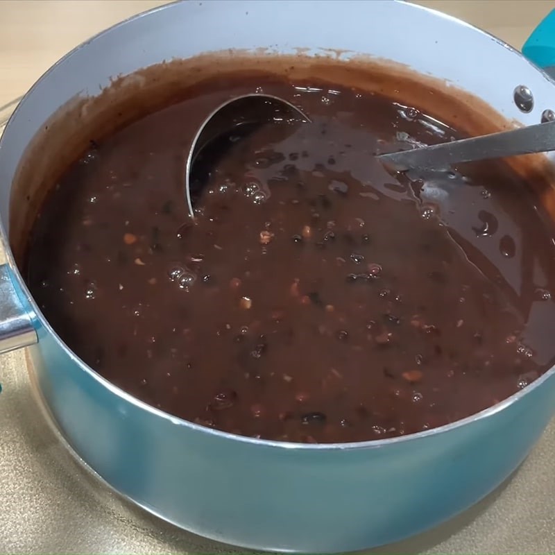 Step 3 Cook black bean dessert with tapioca starch