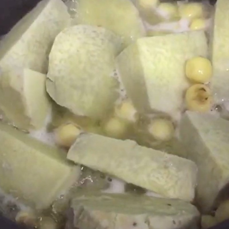 Step 2 Cook the lotus seeds and taro for Lotus Seed and Taro Milk for babies