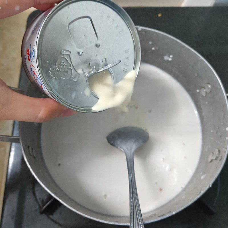 Step 2 Cook the mixture of ice cream powder Fruit banana ice cream