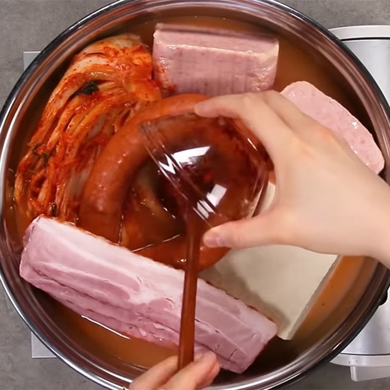 Step 2 Cooking kimchi sausage hot pot with ham