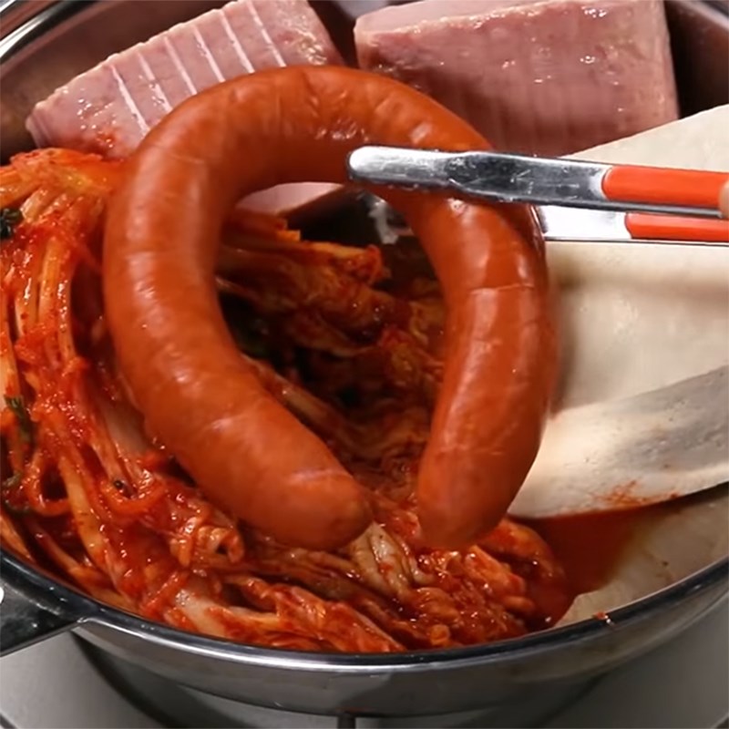 Step 2 Cooking kimchi sausage hot pot with ham