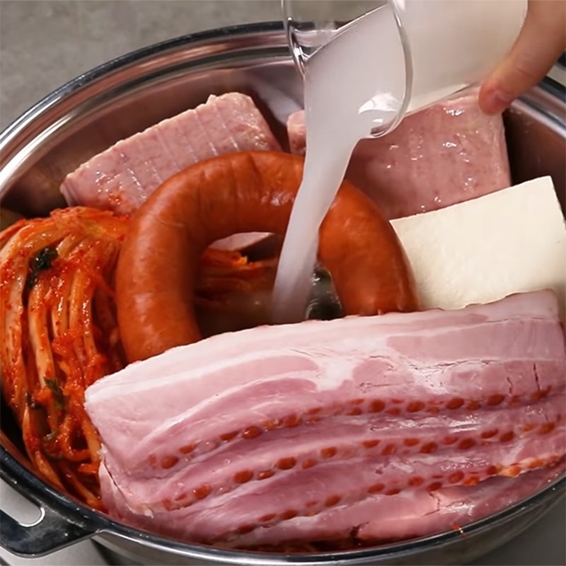 Step 2 Cooking kimchi sausage hot pot with ham