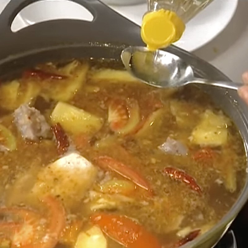 Step 4 Cook the hot pot Fish head hot pot with dried chili