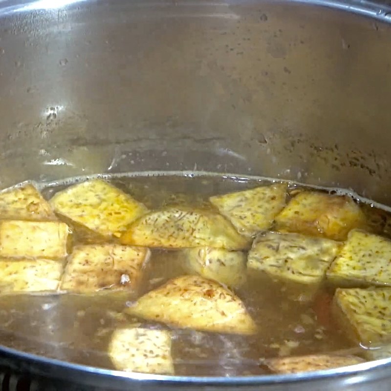 Step 5 Cook the Hotpot Grouper Fish Head Taro Hotpot