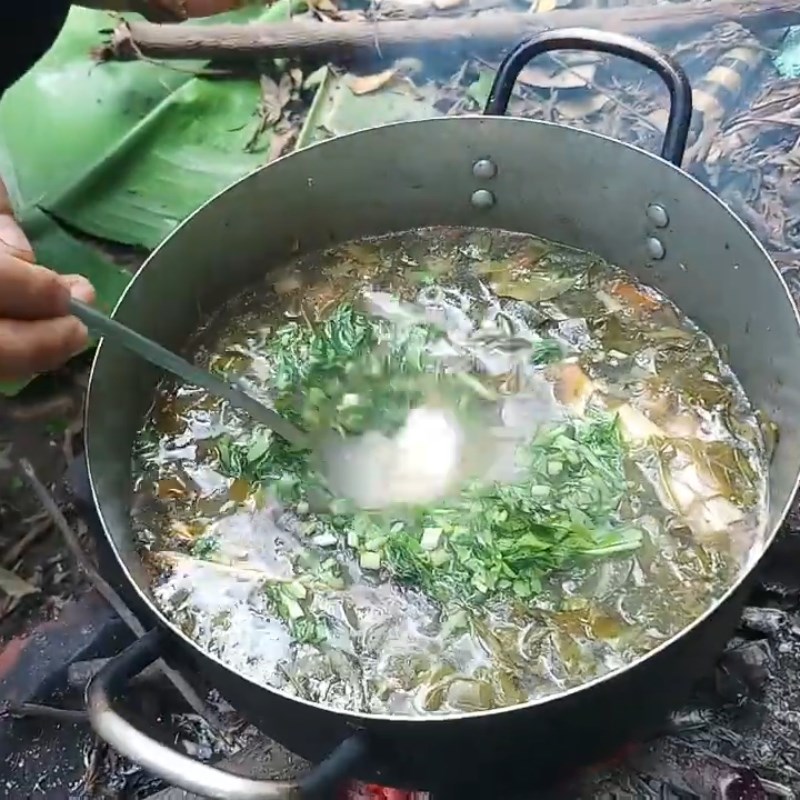 Step 4 Cooking eel hotpot with sour leaf Eel hotpot with sour leaf