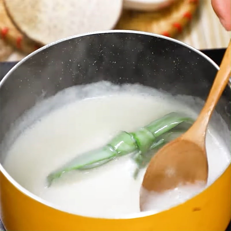 Step 4 Cook the coconut milk Sweet potato sticky rice