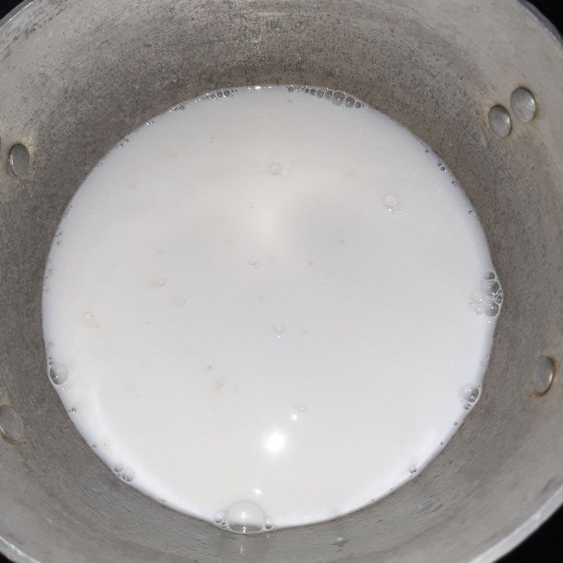 Step 2 Cook coconut milk and soak basil seeds Jelly with coconut milk (recipe shared by user)