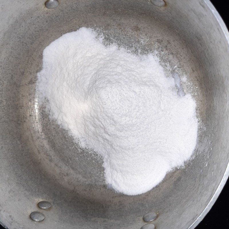 Step 2 Cook coconut milk and soak basil seeds Jelly with coconut milk (recipe shared by user)