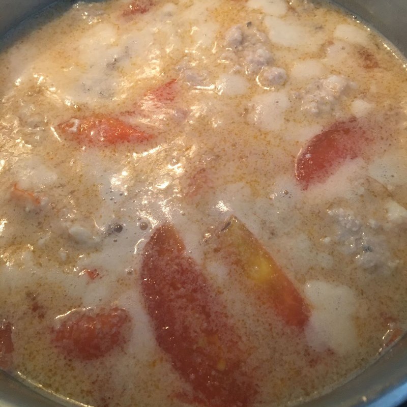 Step 4 Cooking the broth for shrimp and pork noodle soup