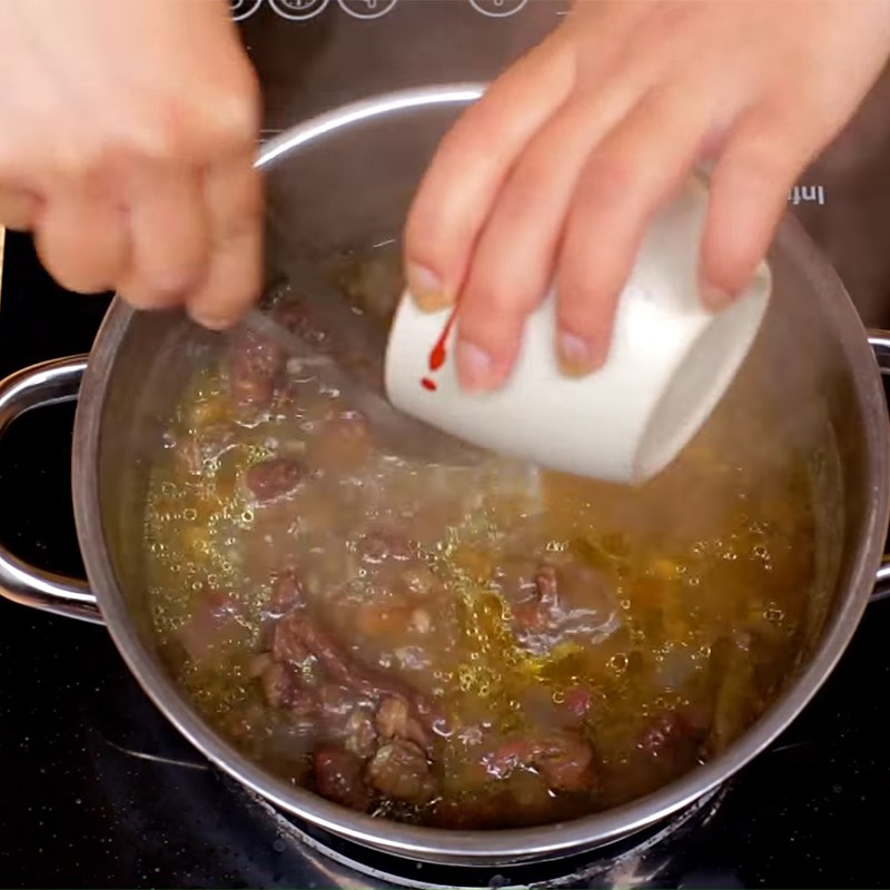 Step 4 Cook the beef stew broth