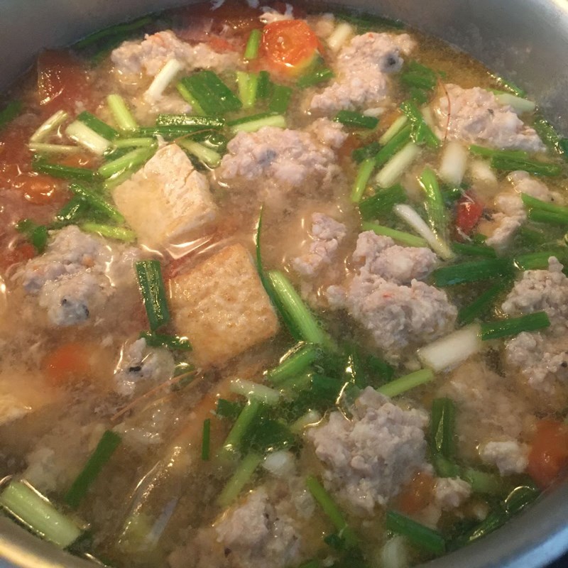 Step 4 Cooking the broth for shrimp and pork noodle soup