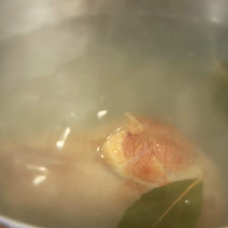 Step 3 Cook the broth Pea soup with bacon