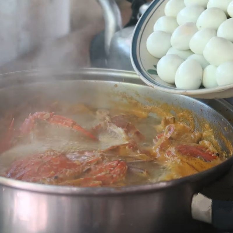 Step 3 Cooking the broth for crab noodle soup with coconut milk