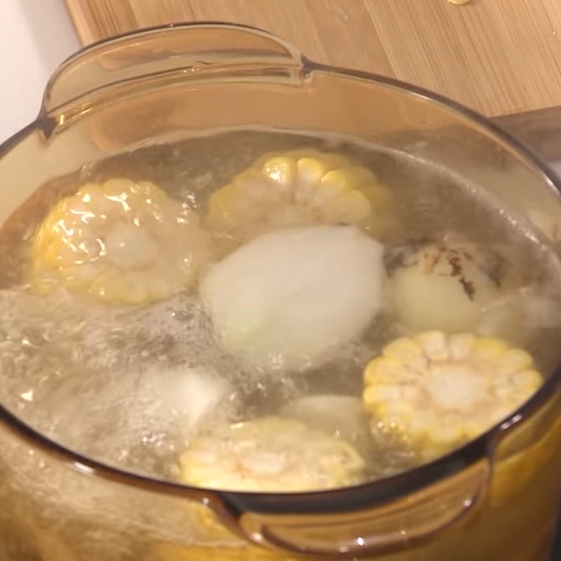 Step 3 Cook the broth for octopus seafood hot pot
