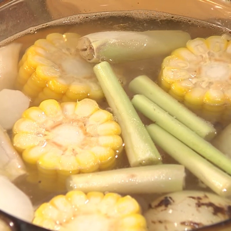 Step 3 Cook the broth for octopus seafood hot pot