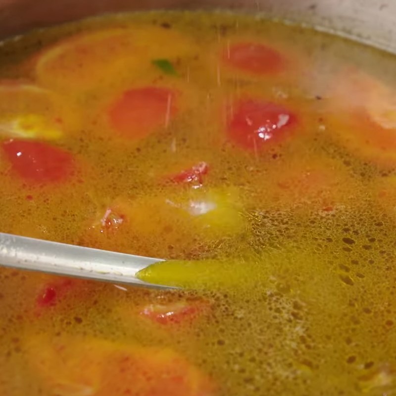 Step 5 Cooking the fish noodle broth of Hai Phong