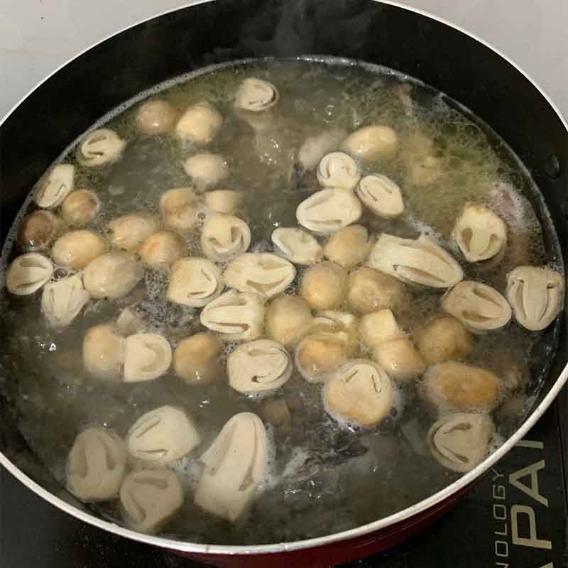 Step 5 Make the broth for snakehead fish cake