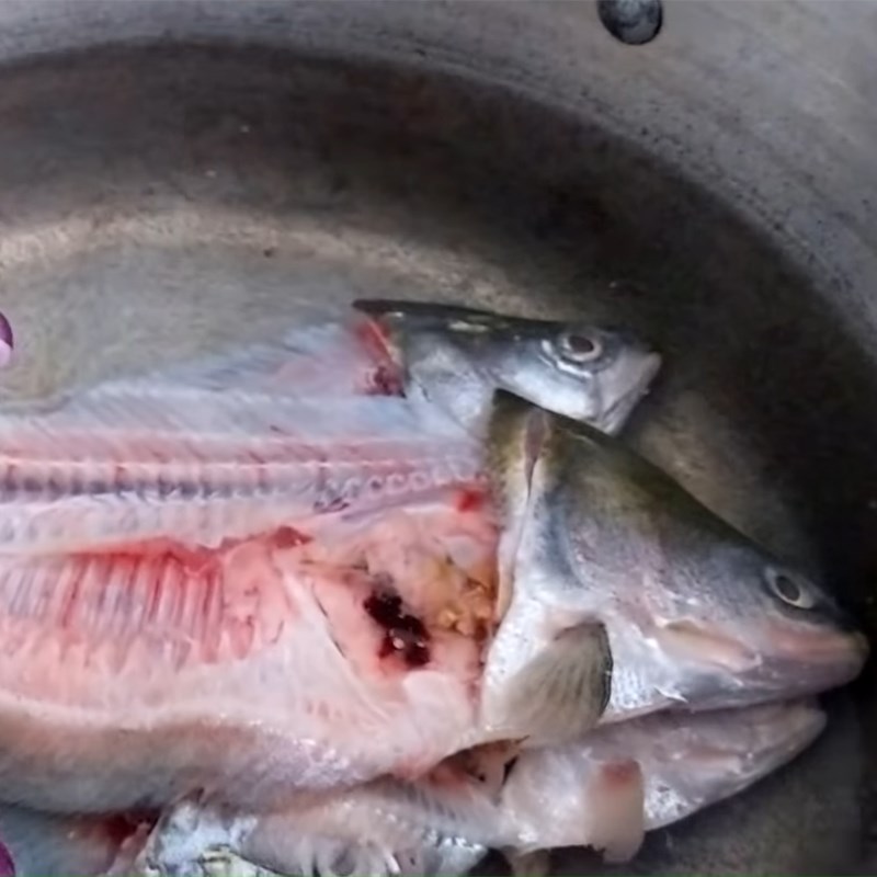 Step 4 Prepare the broth for fish cake noodle soup