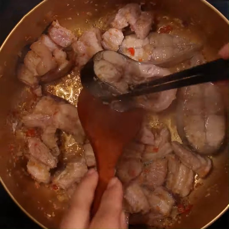 Step 4 Cook the broth for Mắm Ruốc Hotpot