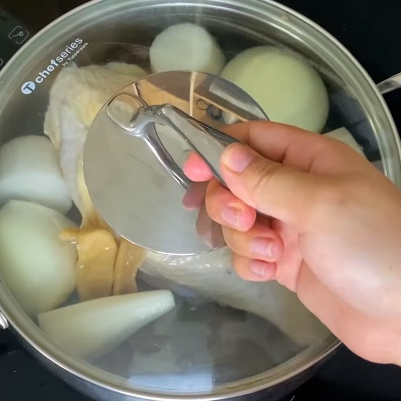 Step 2 Cooking the broth for chicken noodle soup