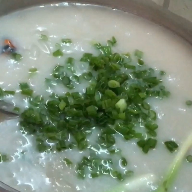 Step 3 Cooking the broth for crab noodle soup with coconut milk