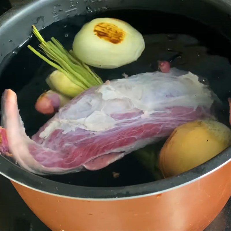 Step 2 Cook the beef broth for Beef Noodle with Crab Cake