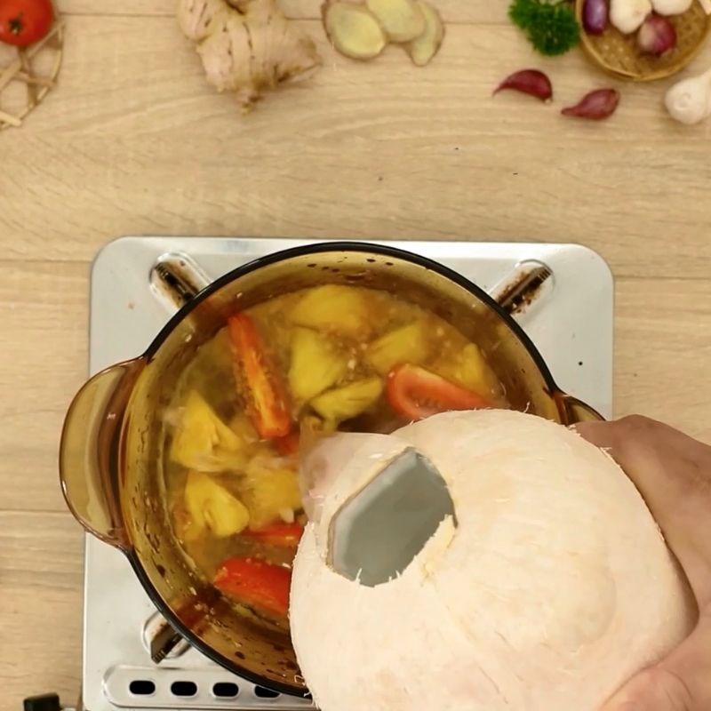 Step 3 Cook sour and spicy broth for sour and spicy squid hotpot