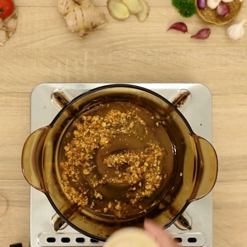 Step 3 Cook sour and spicy broth for sour and spicy squid hotpot
