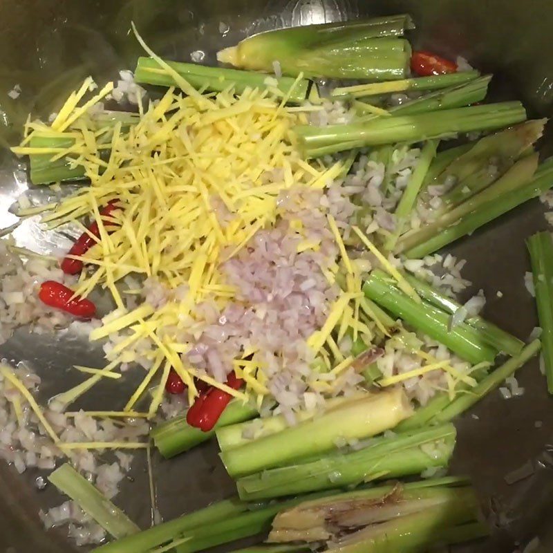 Step 3 Cook the hot pot broth Chicken hot pot with lime leaves