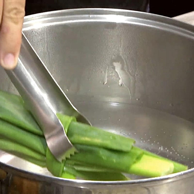 Step 1 Prepare chicken bone broth for Mackerel Head and Taro Hotpot