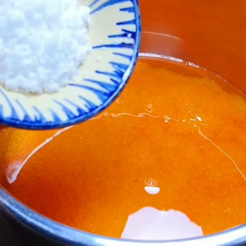 Step 2 Cook the sugar water Tắc fish sauce