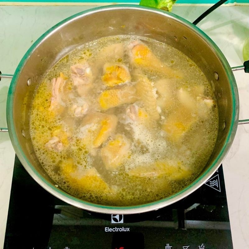 Step 3 Cooking Chicken Broth Bun Ga La E