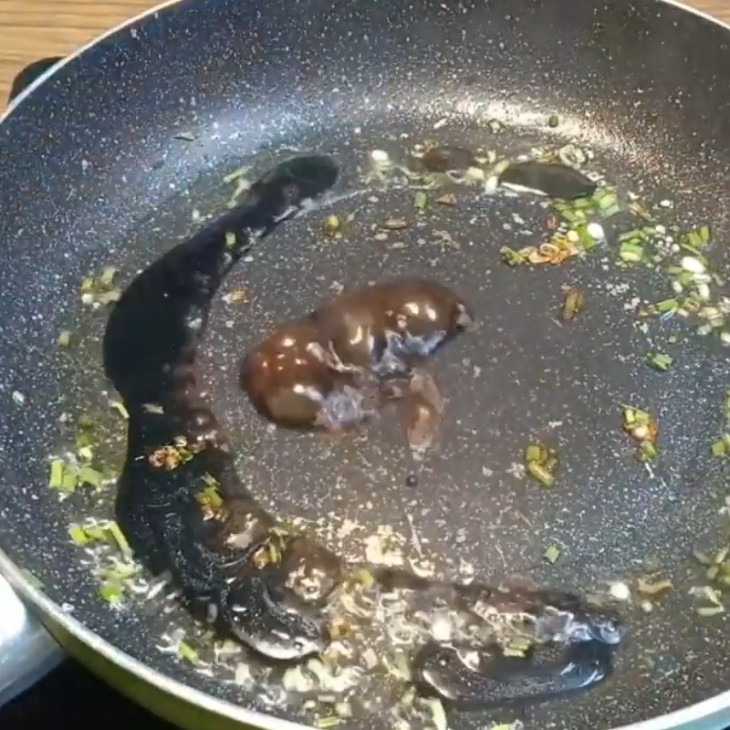 Step 3 Cook the braising sauce Vegetarian ribs braised with pepper