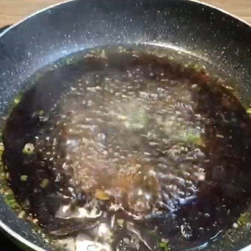 Step 3 Cook the braising sauce Vegetarian ribs braised with pepper