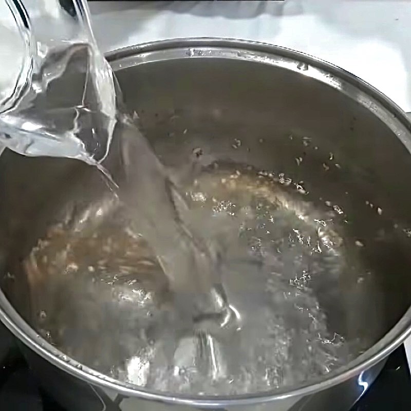 Step 2 Cook the sour hot pot broth for Sour Snapper Head Hot Pot