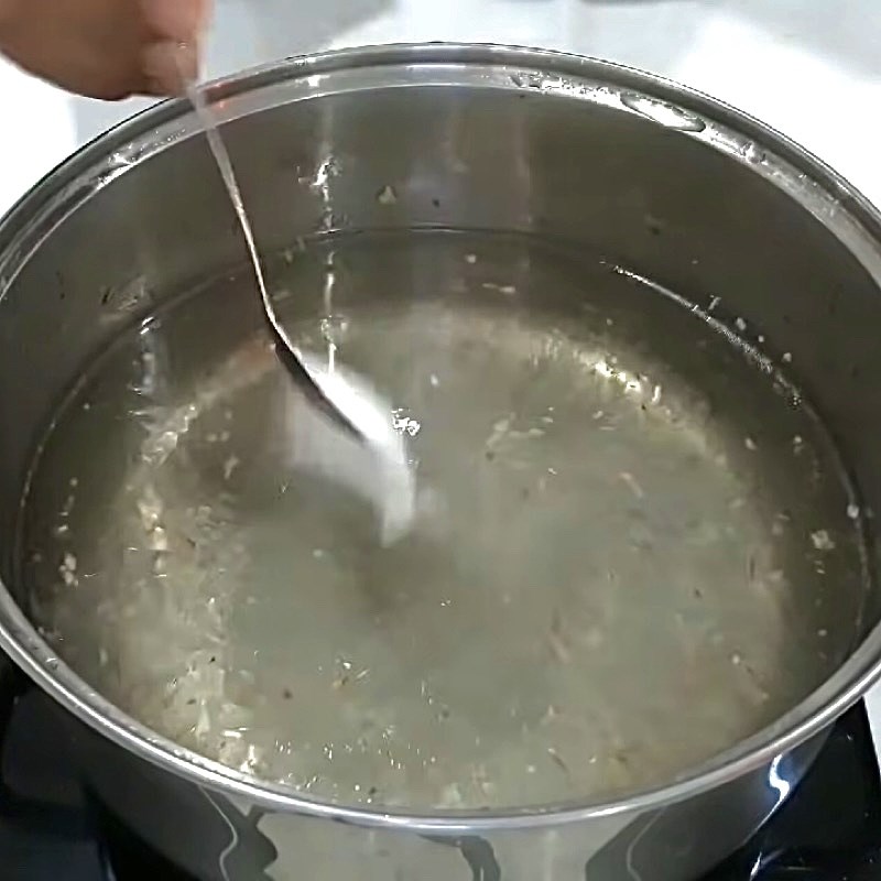Step 2 Cook the sour hot pot broth for Sour Snapper Head Hot Pot