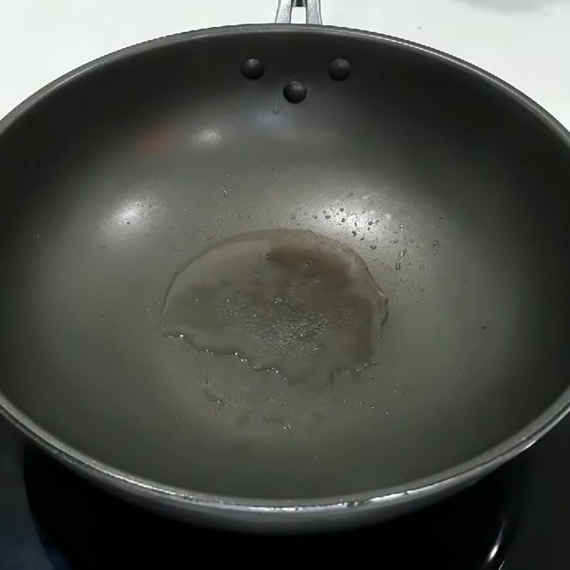 Step 2 Cook the stew sauce for Snakehead fish stew