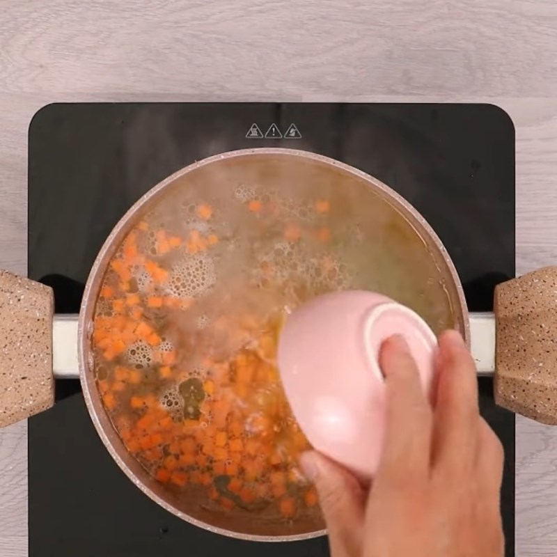 Step 3 Cook the vegetable soup Cheese shrimp ball soup