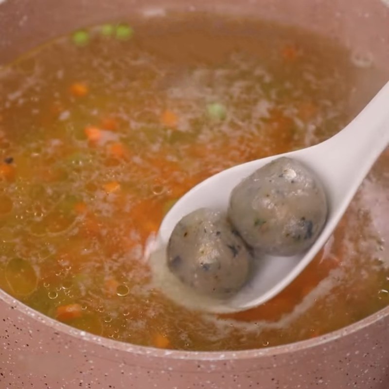 Step 3 Cook the vegetable soup Cheese shrimp ball soup