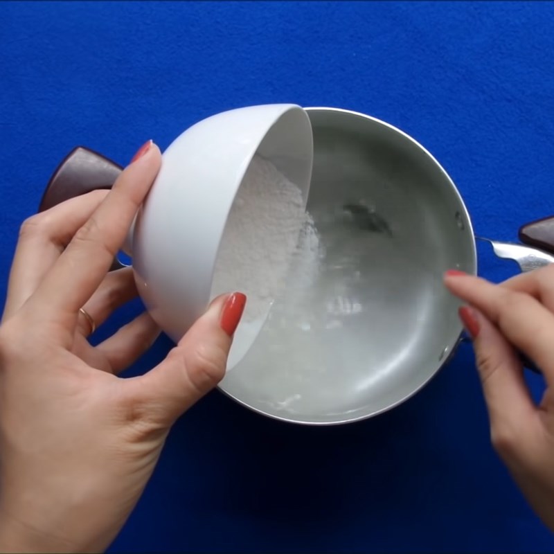 Step 5 Cooking egg white jelly Boiled egg jelly