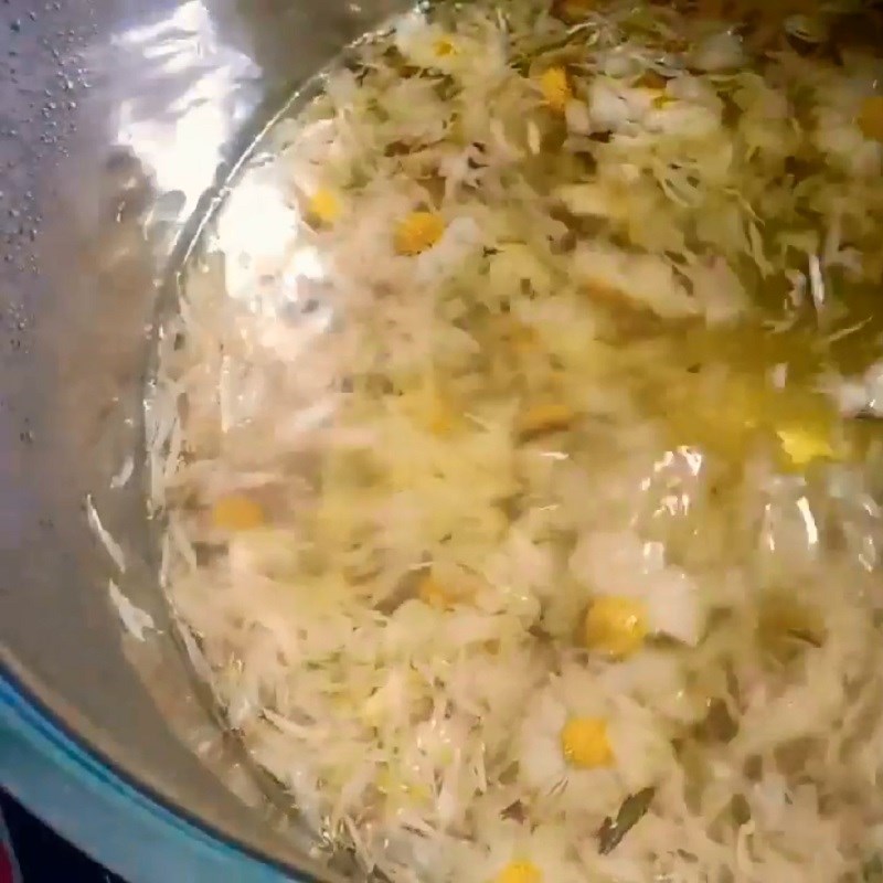 Step 2 Cook the tea Chrysanthemum tea
