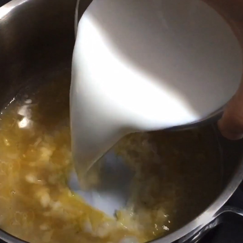 Step 4 Making sauce German style pork knuckle