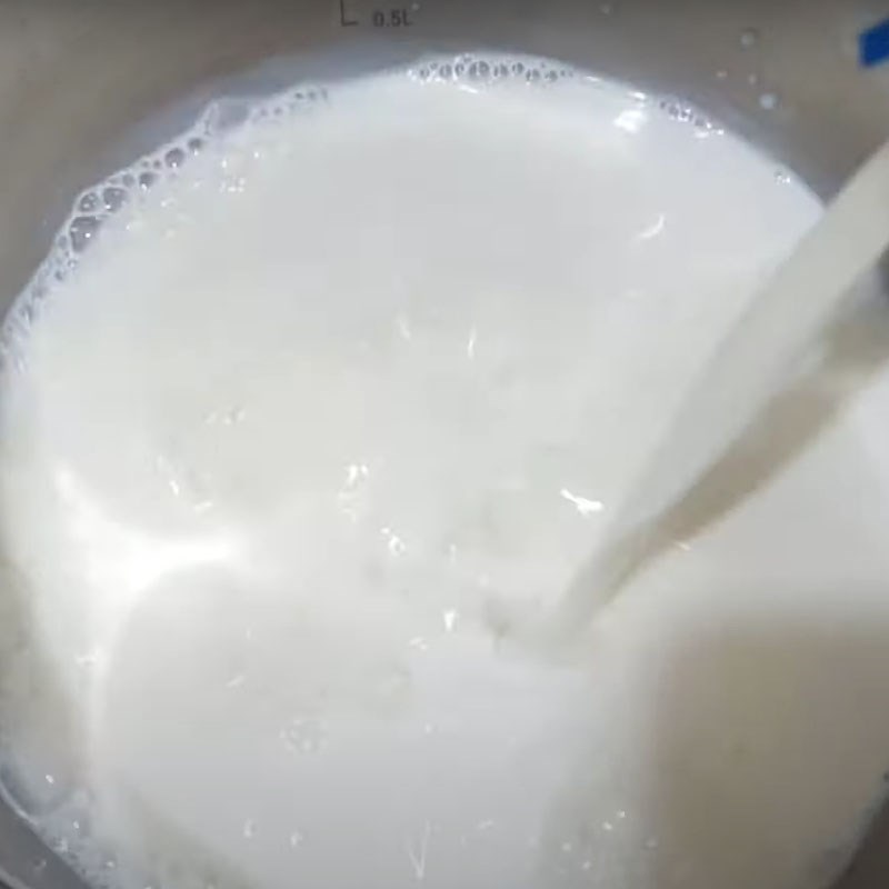 Step 1 Boil fresh milk Sugar-free Yogurt