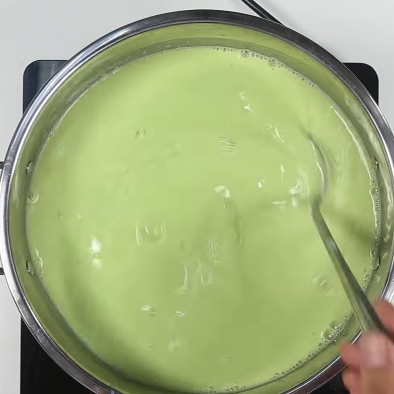 Step 4 Cooking soy milk with pandan leaves