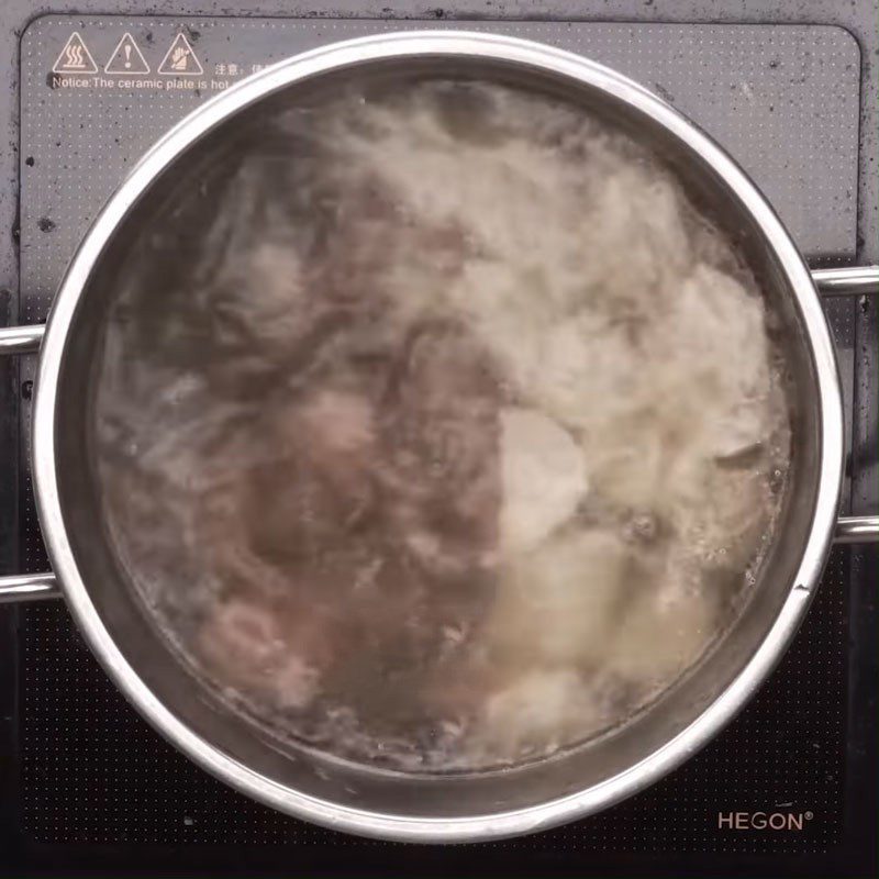 Step 4 Cook ribs with taro and water spinach