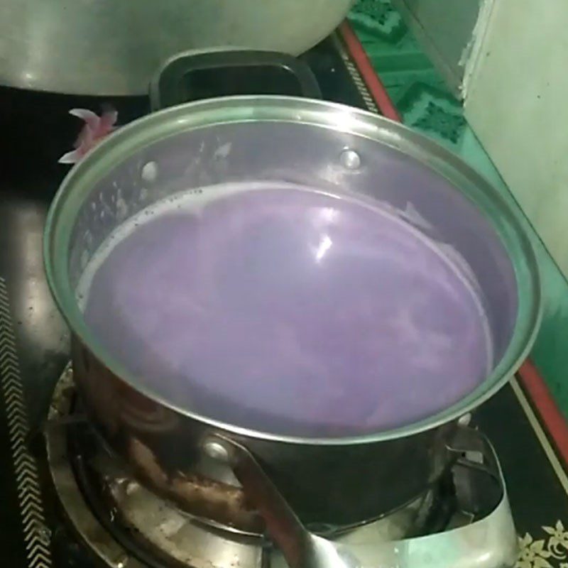 Step 2 Cook the pudding jelly Taro pudding from taro pudding powder