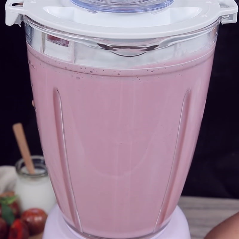 Step 2 Blend the plum mixture Plum smoothie