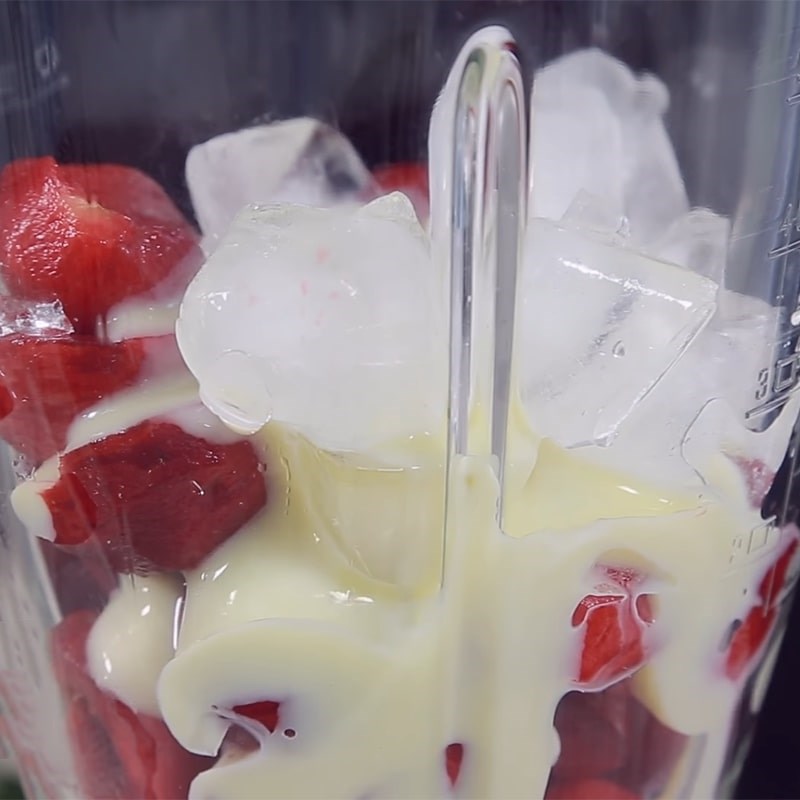 Step 2 Blend the plum mixture Plum smoothie
